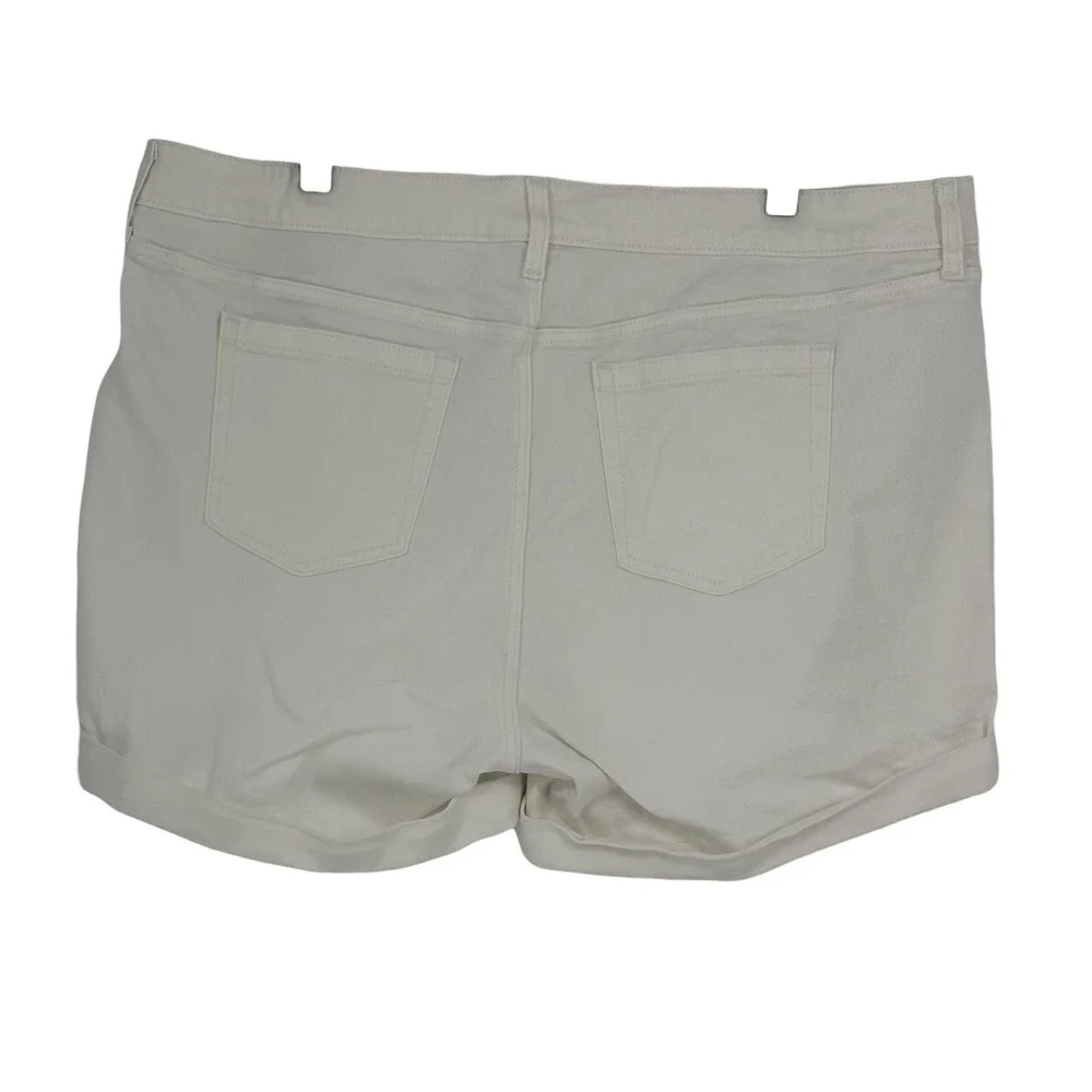 Torid Perfect 5 Short White Vintage Stretch Cuffed Denim 20